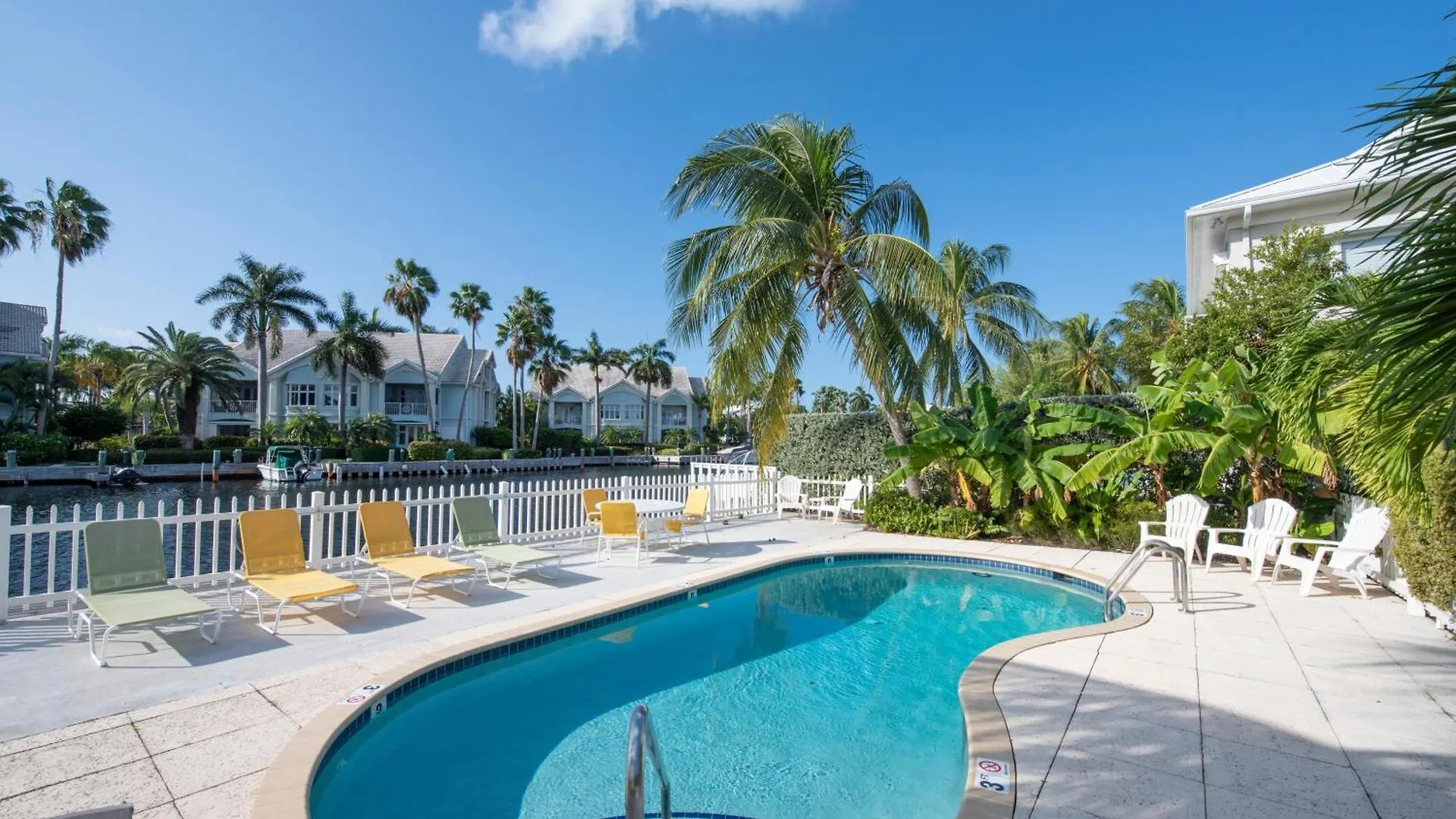 Snug Harbour View Condo #6 George Town Holiday home