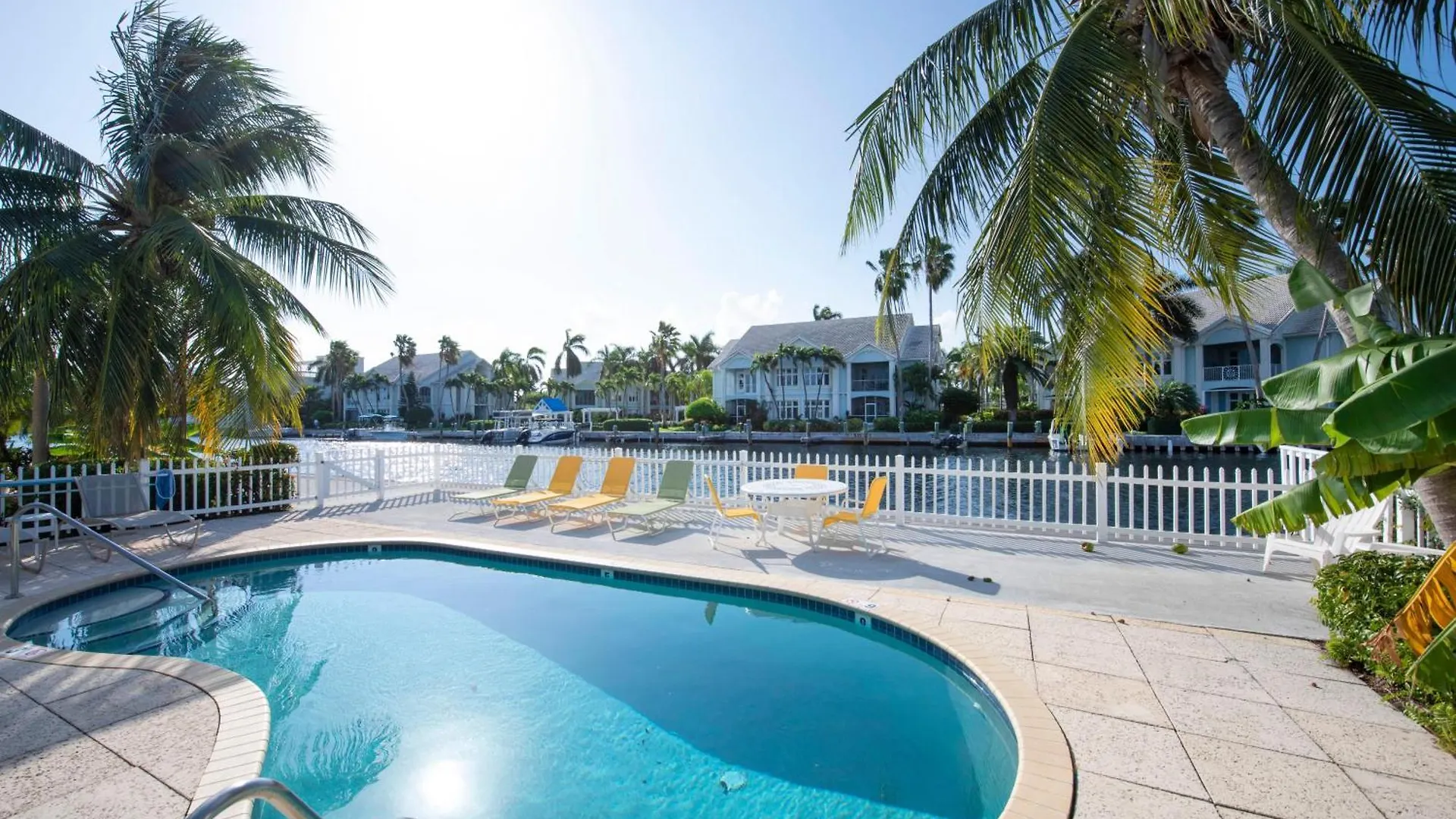 Snug Harbour View Condo #6 George Town Holiday home