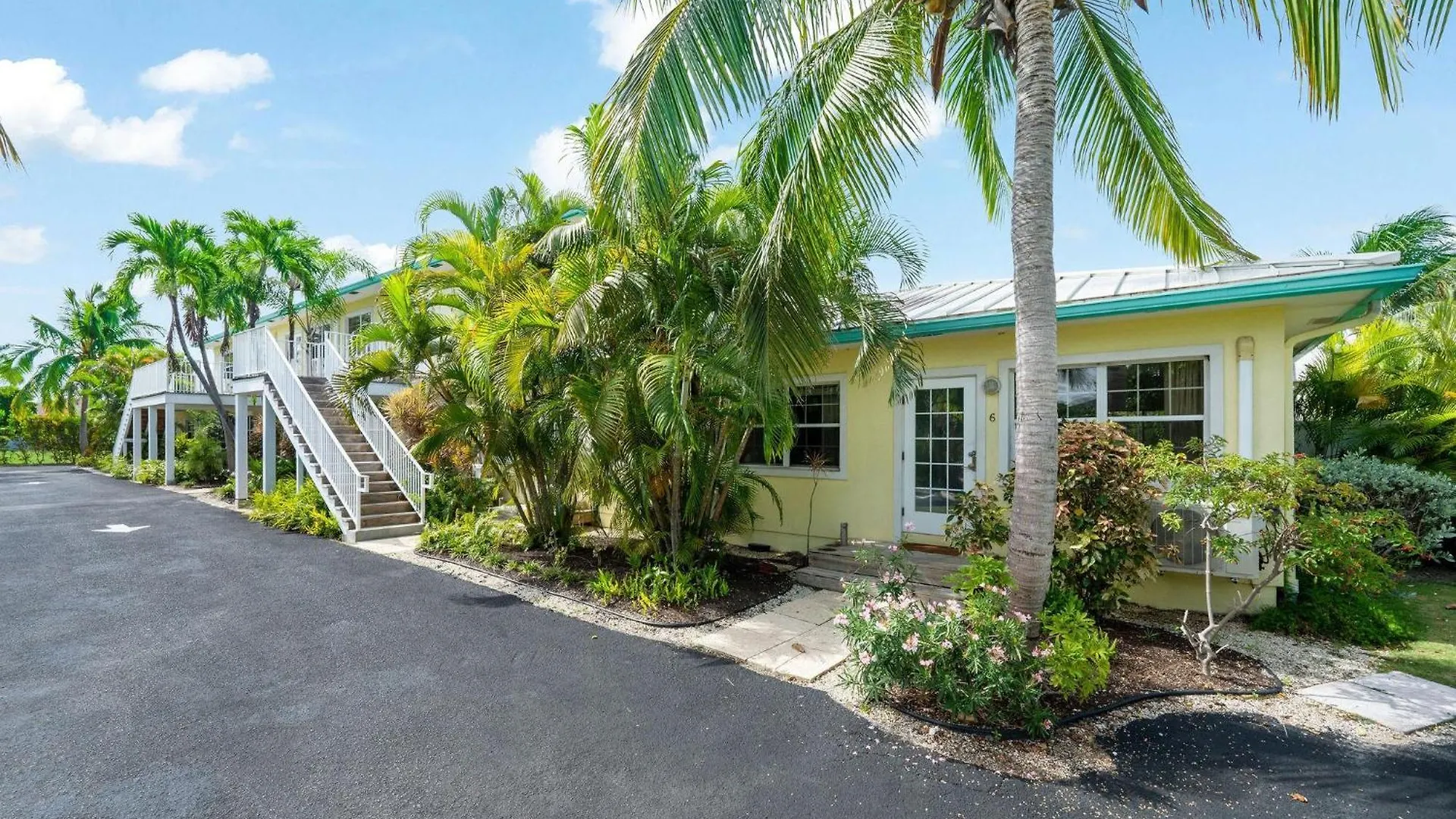 Snug Harbour View Condo #6 George Town Holiday home