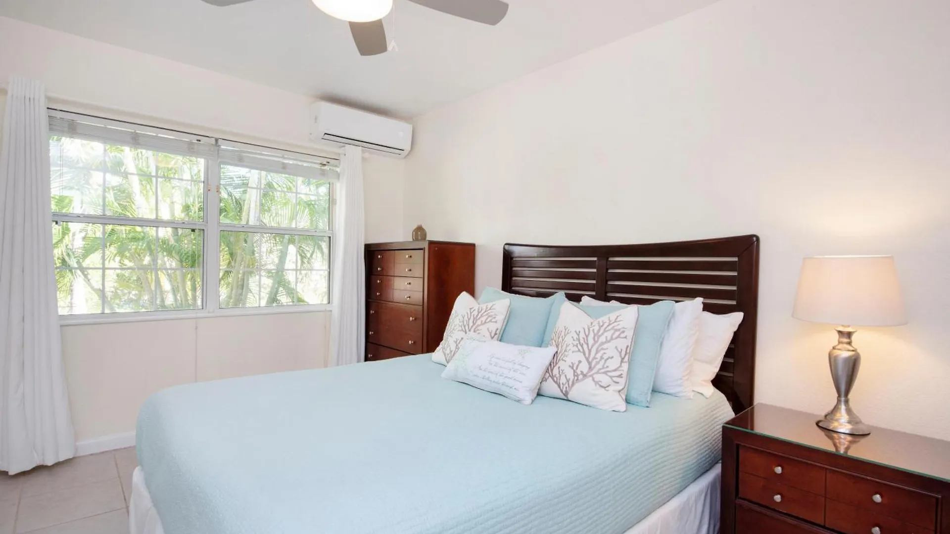 Snug Harbour View Condo #6 George Town 0*,