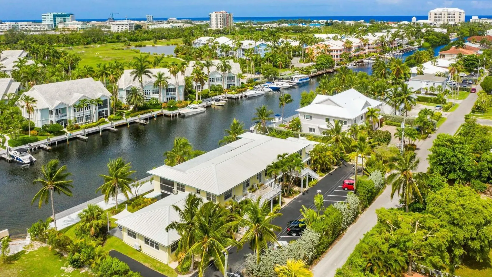 Snug Harbour View Condo #6 George Town Holiday home