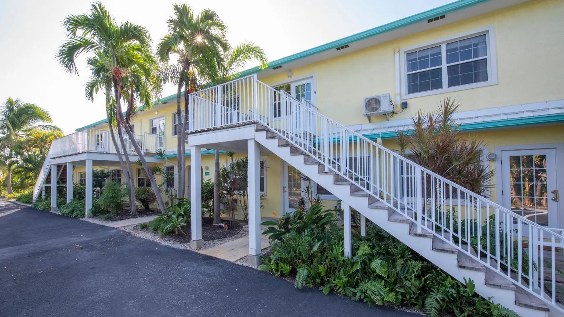 Snug Harbour View Condo #6 George Town Holiday home